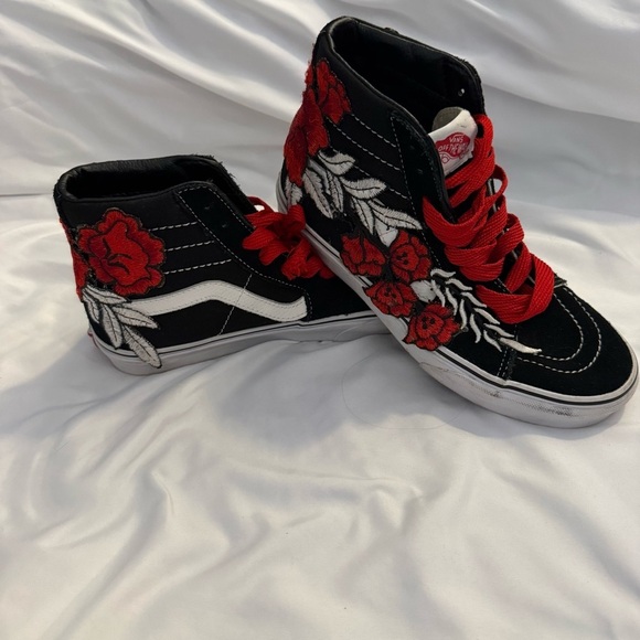 Vans Shoes - EUC Vans Custom “Frozen Rose” Embroidered High-top Sk8hi W7/M5.5